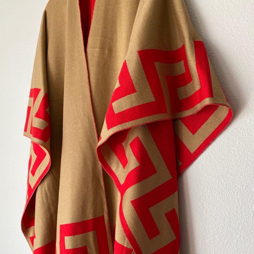 Reversible Front Open Woolen Cape. - image 8